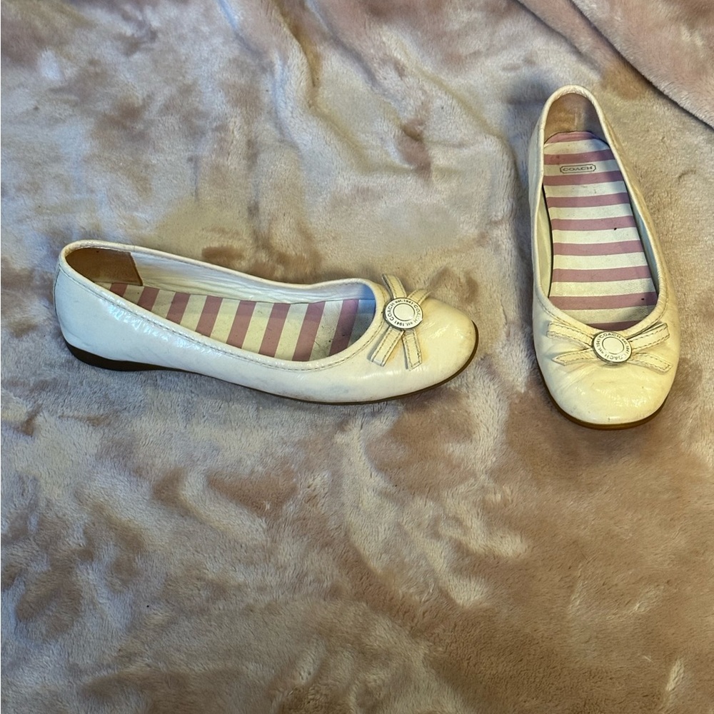 Cute girly Coach cream flats bow 6
